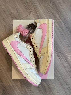 Size 9 men jordan 1 low