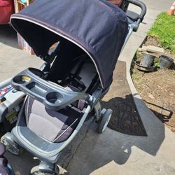 Complete stroller with everything and baby carrier.