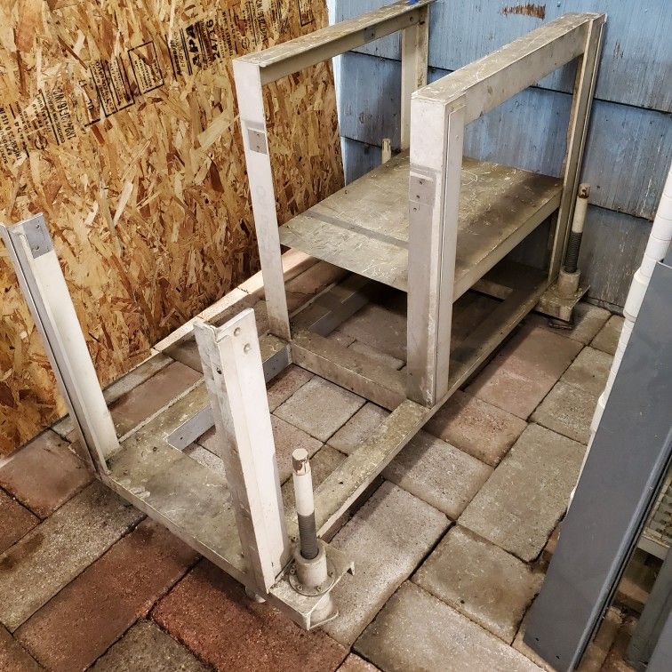 Large Aluminum Rolling Cart With Leveling Feet