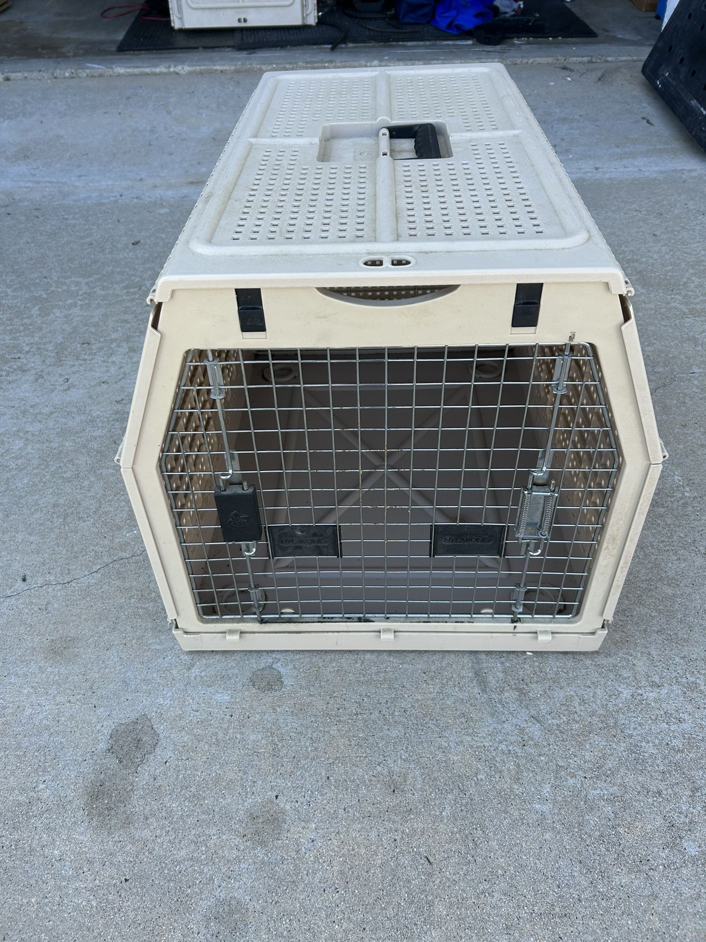 Nylabone MediumFolding Dog Kennel