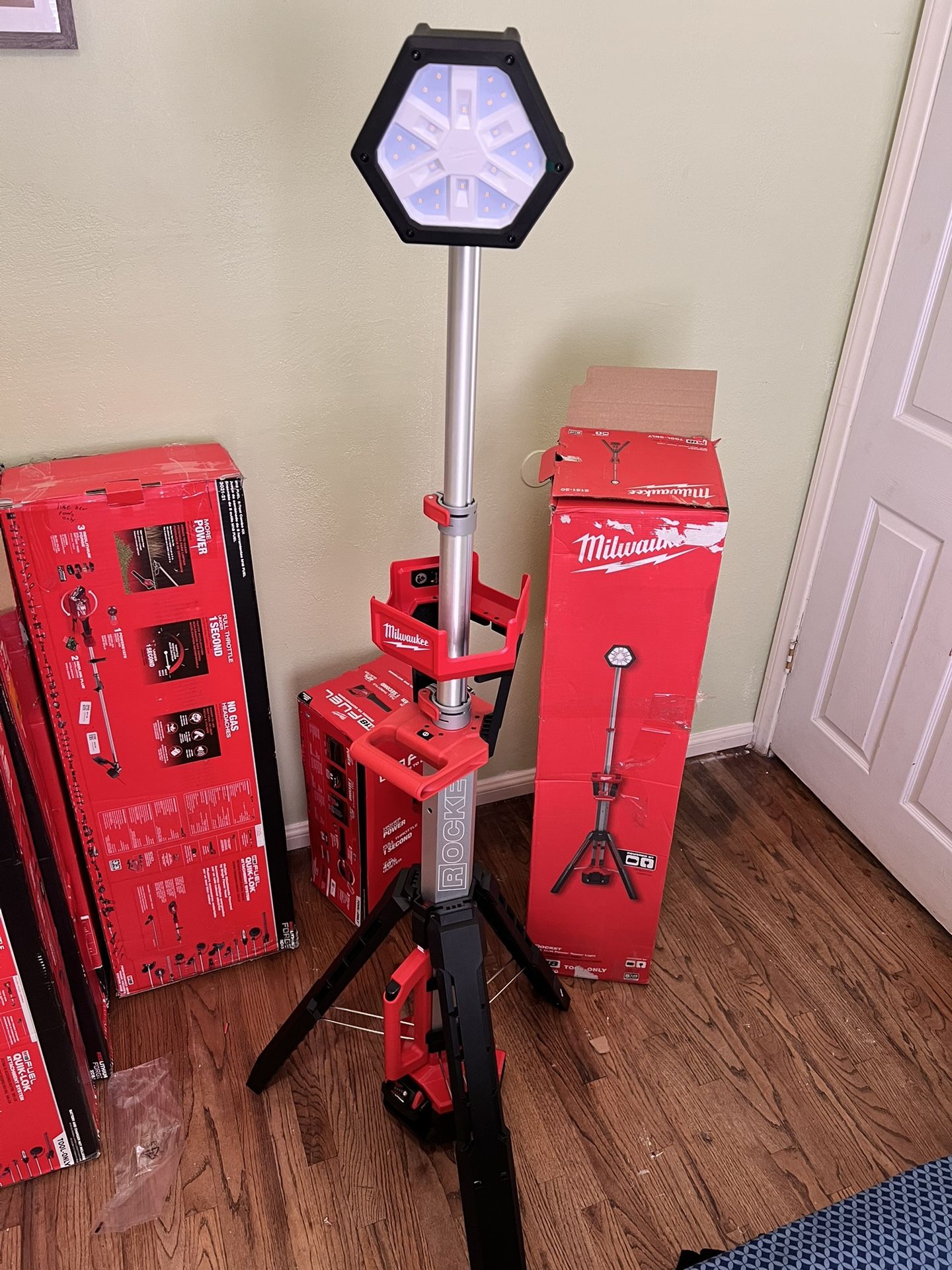 Milwaukee M18 Rocket Dual Power Tower Light LIKE NEW /TOOL ONLY