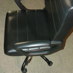 Mainstays Bonded Leather Mid-Back Manager's Office Chair, Black
