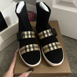 Kids’ Burberry buckle sneakers