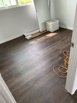 Laminate vinyl and molding