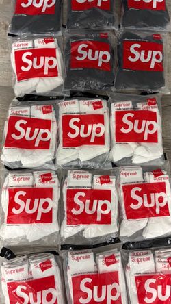 Supreme x Hanes Cushion Crew Socks 4-Pack