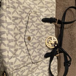 Micheal Kors Purse