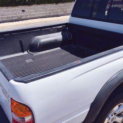 White Toyota Tacoma 2003 NEW tires