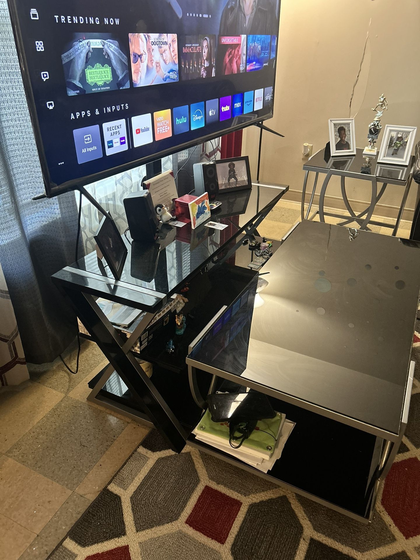 100$ COFFEE TABLE AND TWO END TABLES