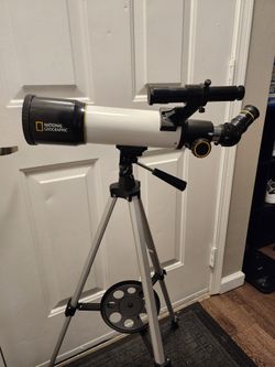 National Geographic Sky View 70 - 70mm Refractor Telescope with Panhandle Mount
