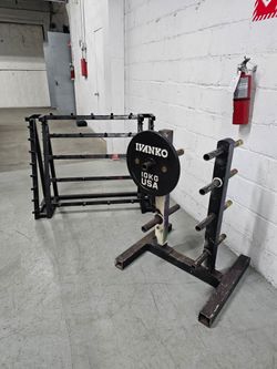 PAIR Racks & Heavy Duty Weight Plate Tree + Barbell Rack. Zip 33130. Delivery for extra.
Durable steel weight plate tree and barbell storage rack set