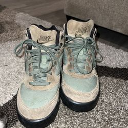 Women Nike Hiking Boots