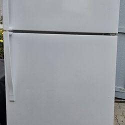 Fridge/freezer For Sale