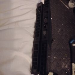 PS4 Comes With 1 Controller 