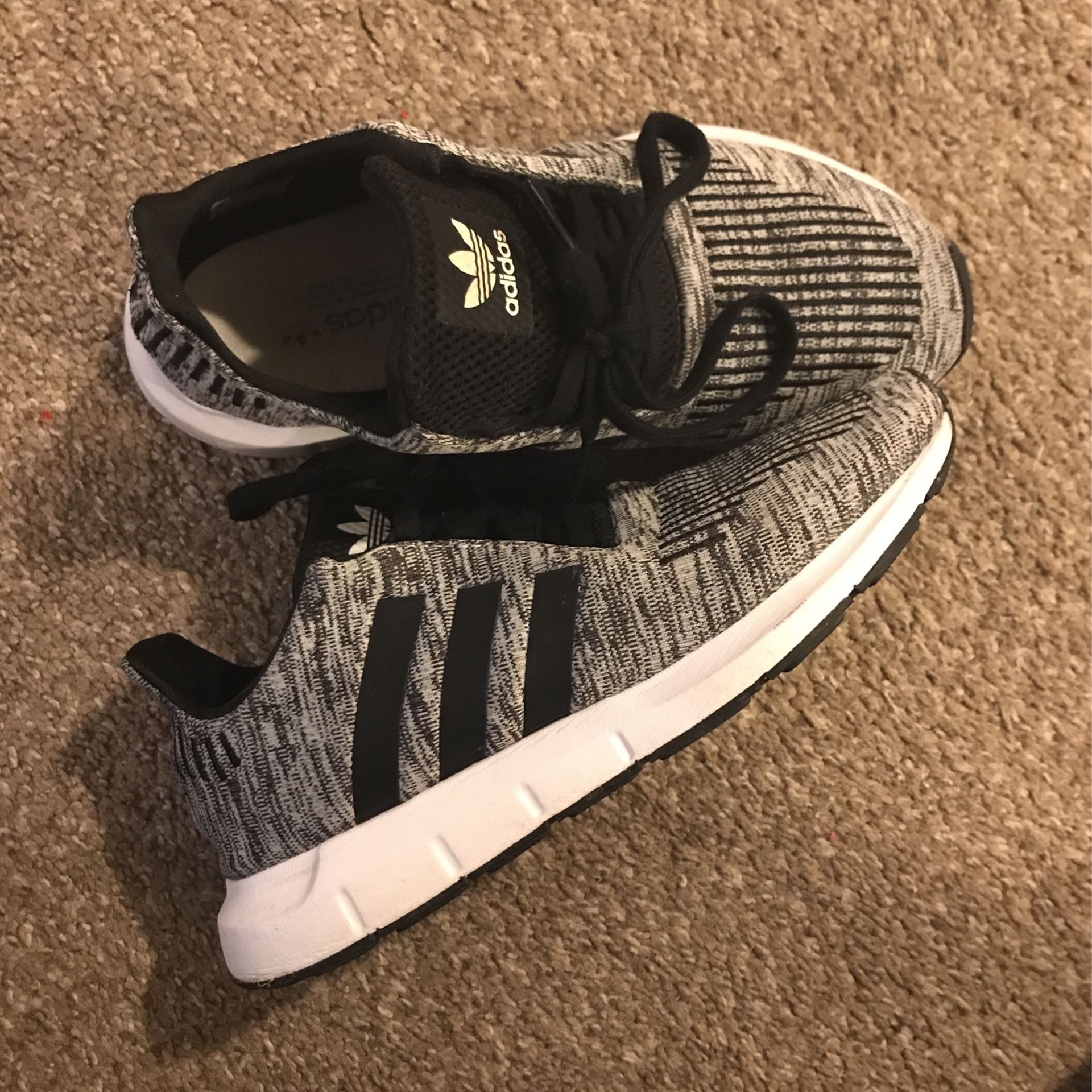 Adidas Sneakers