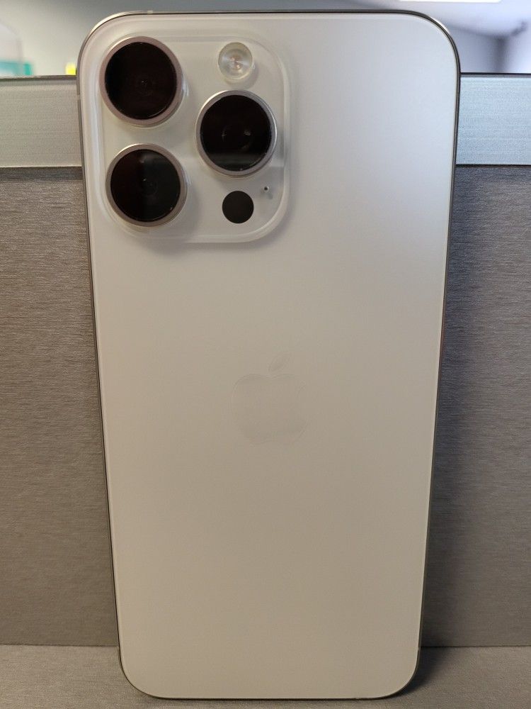 iPhone 15 Pro Max UNLOCKED 