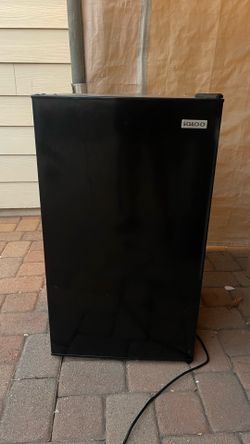 Black mini fridge igloo