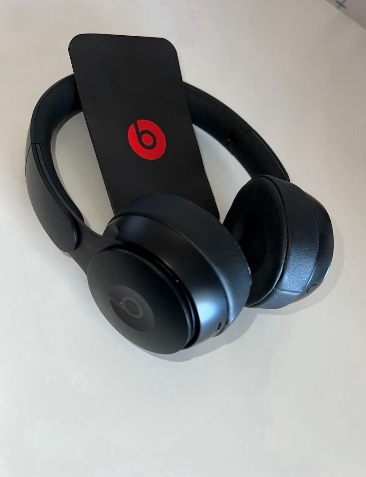 Beats Pro ( Lightning Cable Edition)