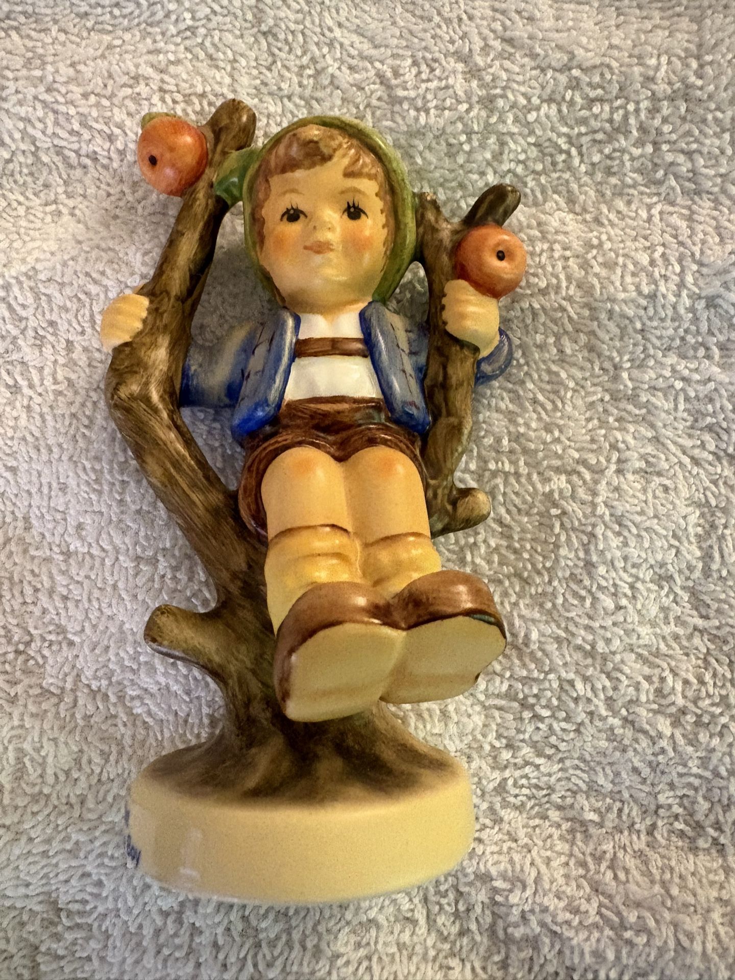 HUMMEL COLLECTION APPLE TREE BOY PORCELAIN FIGURINE