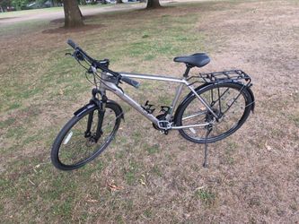 Trek Duel Sport 2 700c wheels and hydraulic disc.
