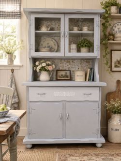 Vintage buffet hutch