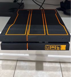 PlayStation 4 Call of Duty: Black Ops III Special Edition.