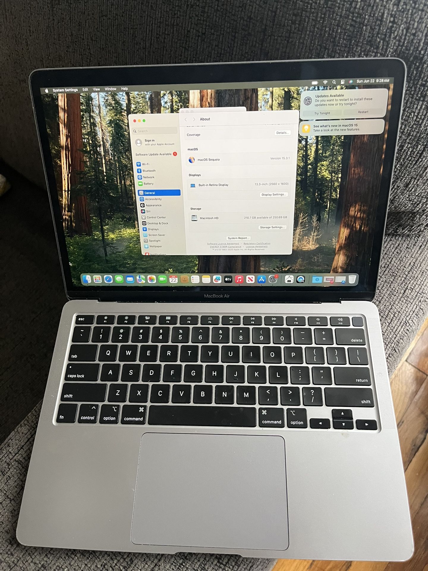 Clean 2020 13” MacBook Air 256 GB