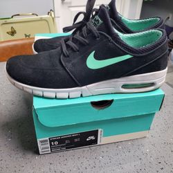Nike JANOSKI tennis Shoes Size 10