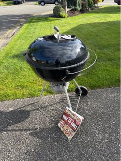 Weber grill with accessories