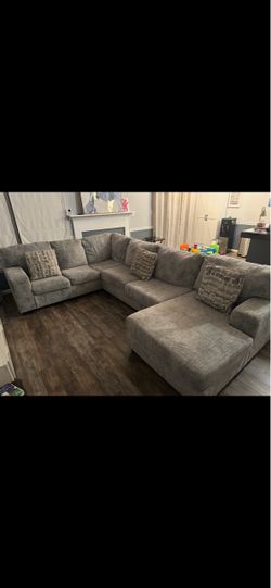 Gray Fabric Sectional Sofa with Chaise