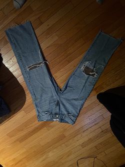 Light Wash Distressed Ripped Jeans