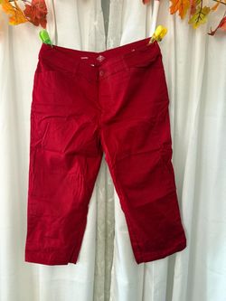 Red ladies capri like new size 12 brand ST John’s Bay