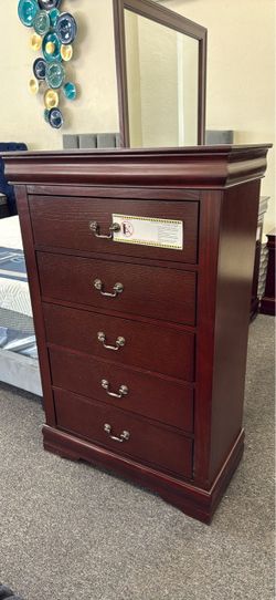 5-Drawer Chest Dresser in Cherry Finish