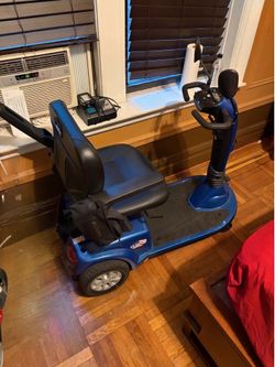 Mobility Scooter - Golden Technologies