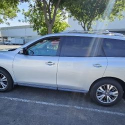 2017 NISSAN PATHFINDER SV