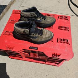 Fan Suede Skateboard Tennis Shoes Youth Size 4