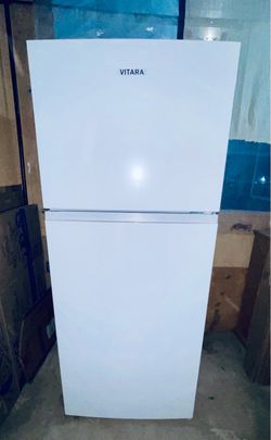 Vitara 18.0 cubic feet Top/Bottom Fridge and Freezer -White
