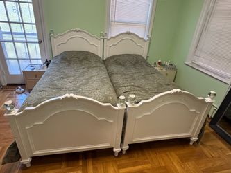 Twin bed