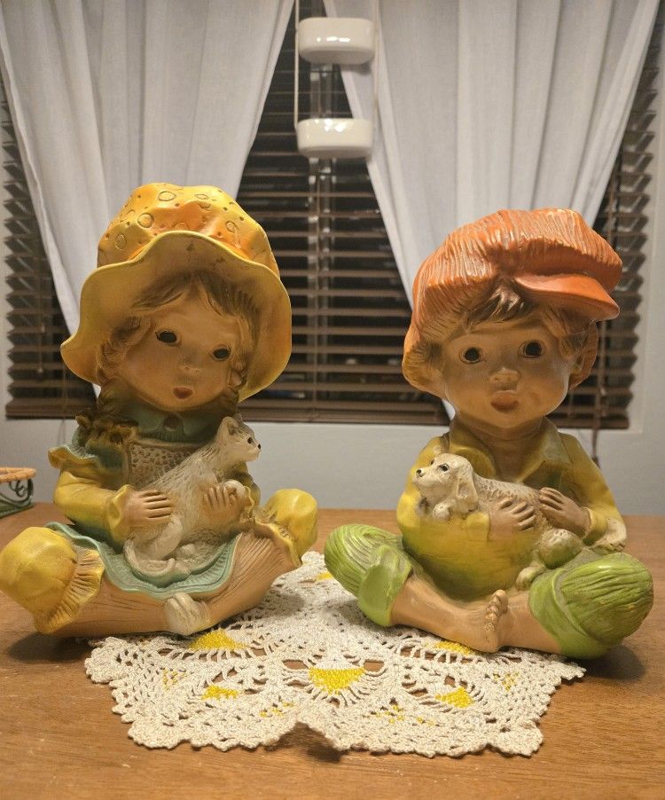Vintage Universal Statuary 1974 Boy Andy & Dog, Girl Alice & Cat Statues. 11 in Tall