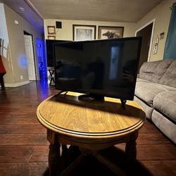 Small Vizio Tv *pick up only*