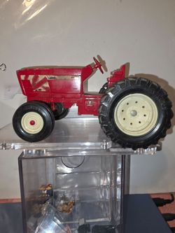 Ertyl International Tractor Harvester 1980s 1/16 scale