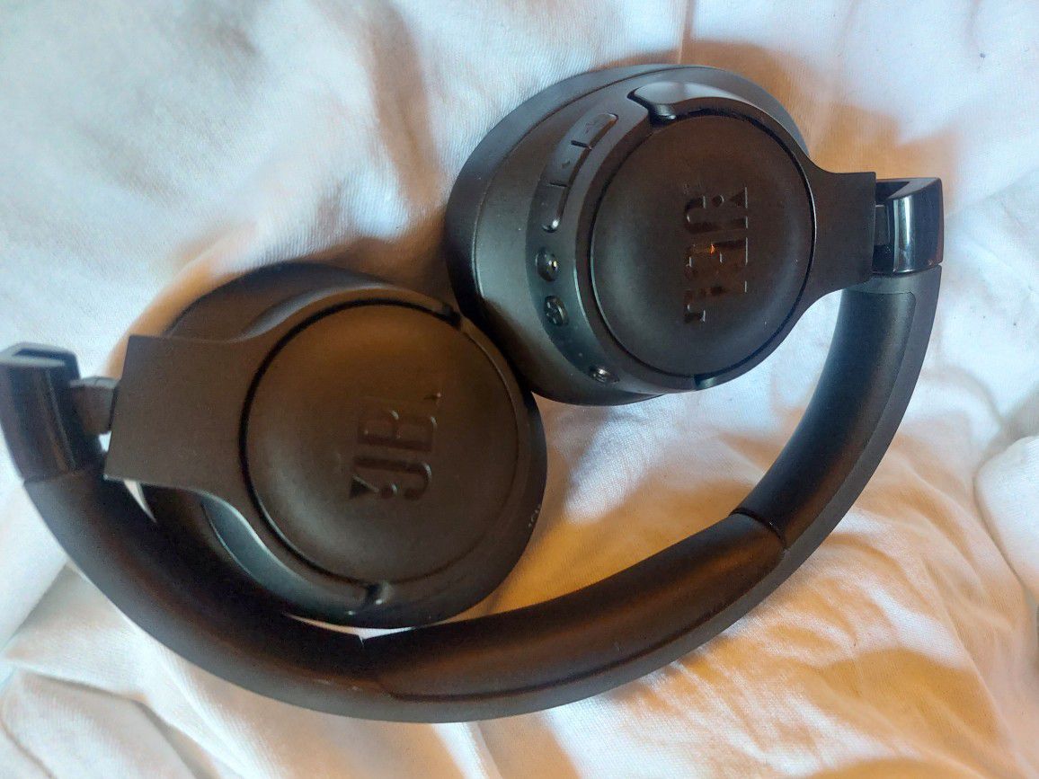 JBL TUNE 700BT Wireless over-ear Headphones - Black