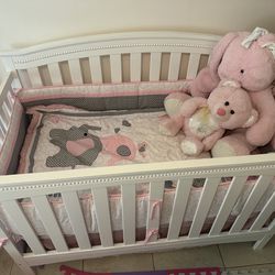 4 In 1 Baby Crib! Perfect Condition 