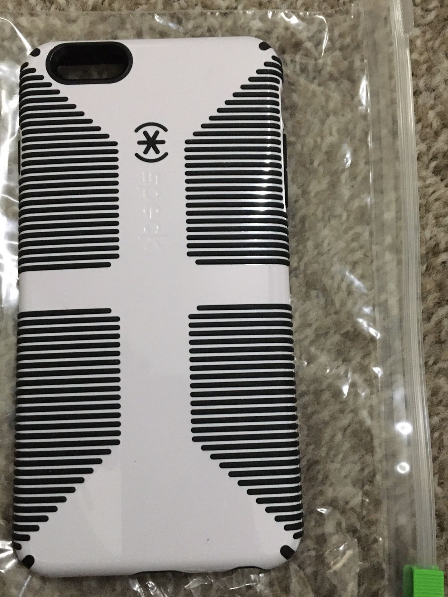 Speck Iphone 6s Plus Candyshell Grip Case (white/black)