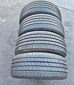 215/50r17 marca MICHELIN con 80% de vida las 4