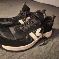 Keen Sneakers Size 10.5 US