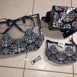 Vera Bradley large tote, lunchbox, Ismall tote and keychain set all brand new with tags still on them