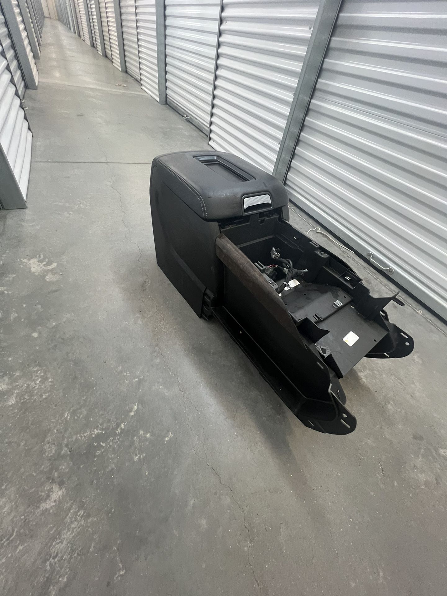Middle Console Tahoe/Suburban with A/C/ Heat control