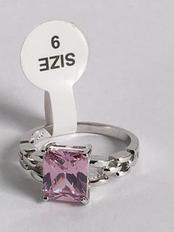 NEW WOMENS RING SIZE 9 😍😍😍 NEW WITH TAG