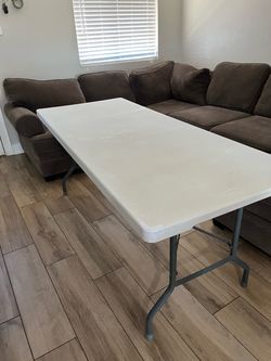 Solid white table