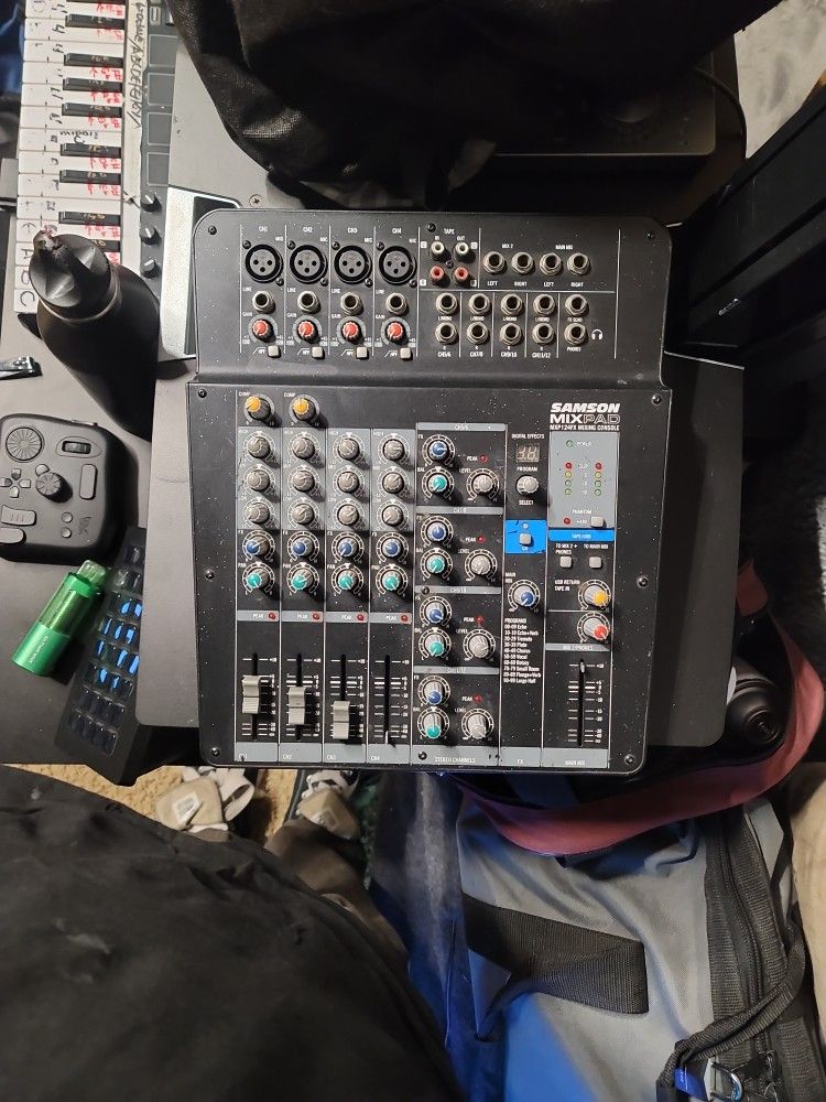 Samson Mixpad MXP124FX Compact, 12-Channel Analog Stereo Mixer with Effects and USB
